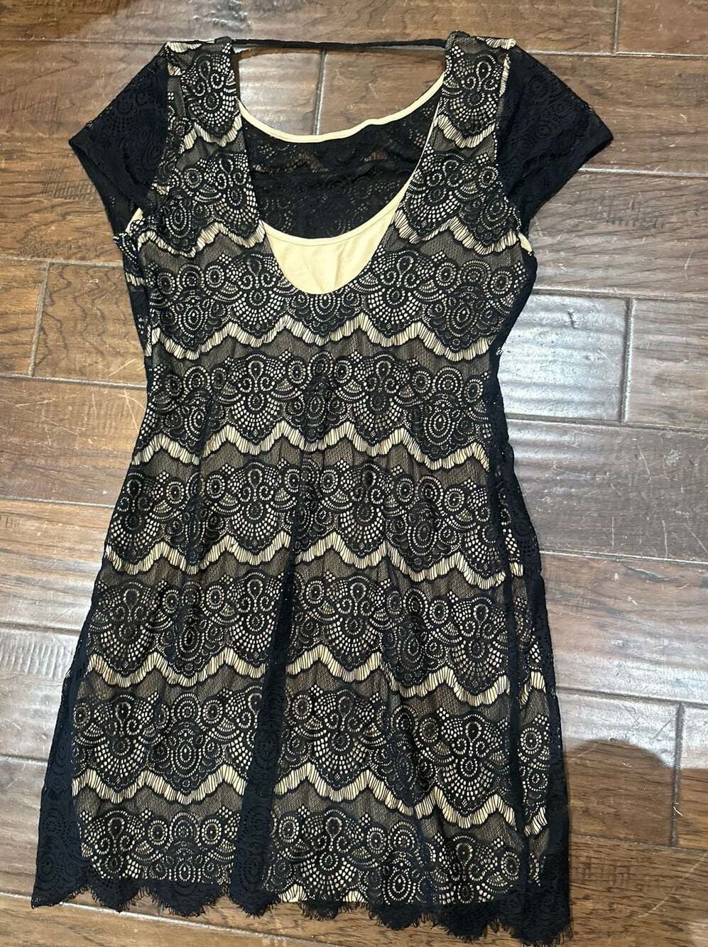 Bebe Black Lace Overlay Mini‎ Dress with Nude Lining Size Large - Picture 5 of 6